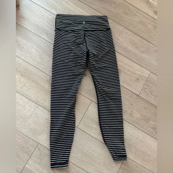 lululemon athletica Black and White Striped  Wunder Under Leggings - Picture 3 of 5